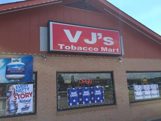 One Stop Shop For Beer, Tobacco, Lottery, and Snacks