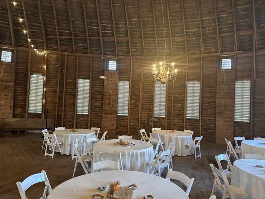 Round Barn Farm Market