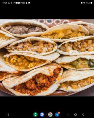 Gorditas
Masa pastry stuffed with meat of your choice