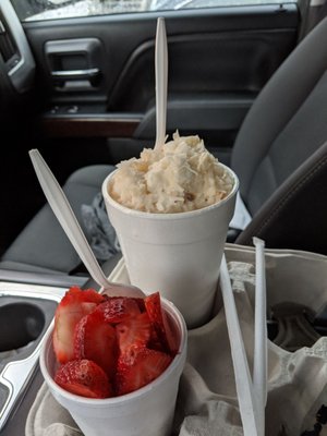 Awesome mangonadas, and coconut raspas (snow cones). Ladies are nice. Good prices. Small place if you wink you will miss it driving by.