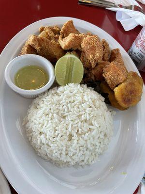 Chicharron de Pollo w/ Rice & Beans