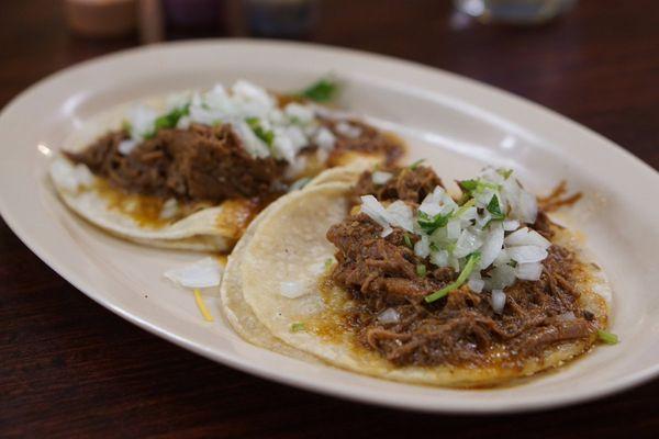 Tacos de birria de chivo sábado y domingo