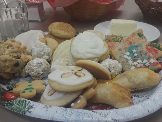 Cookies on the table, fresh, hot cornbread was served as well!