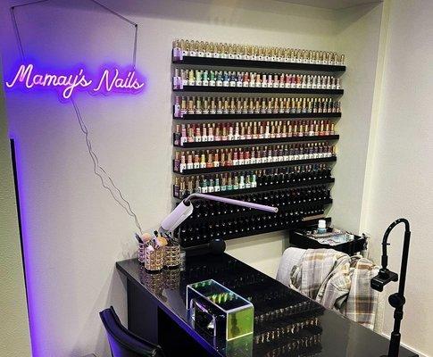 Nail desk