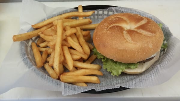 Cheeseburger with fries