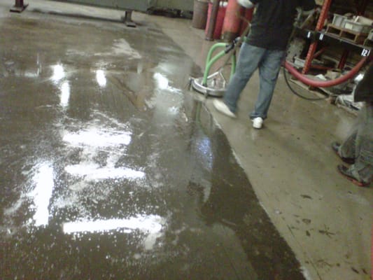 Pressure Washing Unlimited is fully equppied with the IL Dept of EPA to recover non-hazardous waste.