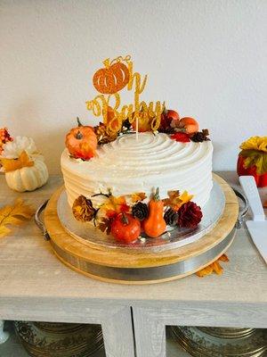 Vanilla cake with cannoli filling and buttercream frosting.