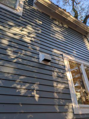 Beautiful and robust exterior duct installation