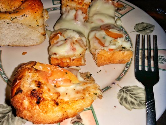 Garlic Bread With Cheese and Tomatoes