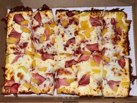 Large Square Hawaiian Pizza (no bacon)