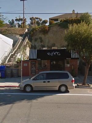 Google Street view showing "cake" the business where the cakes are made!