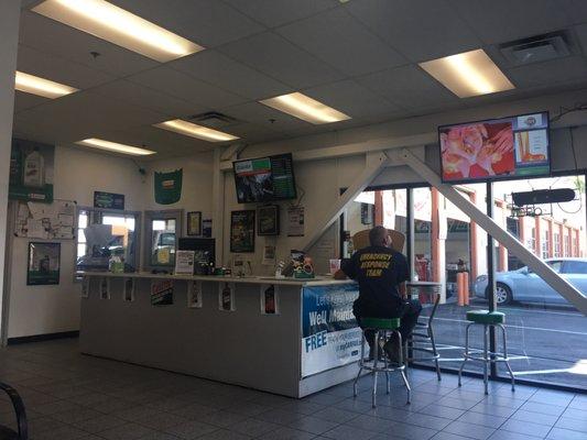 Clean waiting area, tv and magazines