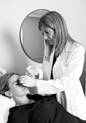 Owner and Nurse Practitioner Robyn Sessler of Everglow Medical Aesthetics will help you with your concerns!