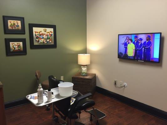 1 of 5 treatment rooms prepped for a free follow-up visit.