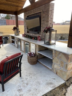 Outdoor patio and serving bar