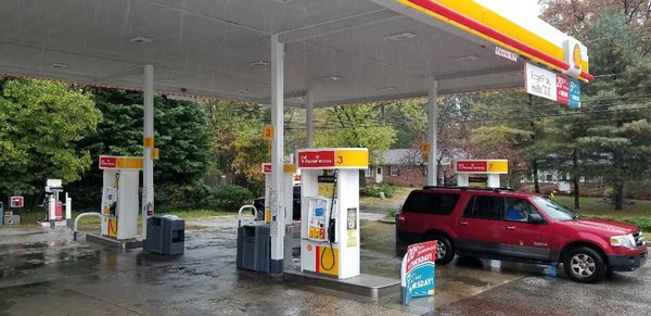 Grab gasoline at Shell located at400 North Queen Street, Littlestown, PA!