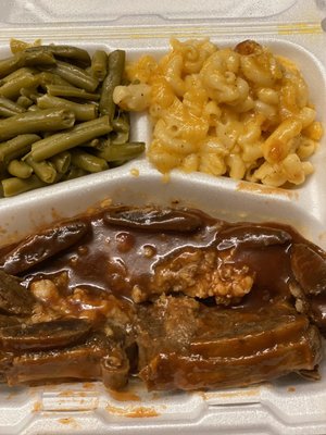 Bbq beef ribs,baked macaroni and cheese & string beans