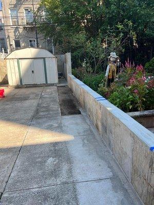 Concrete retaining wall