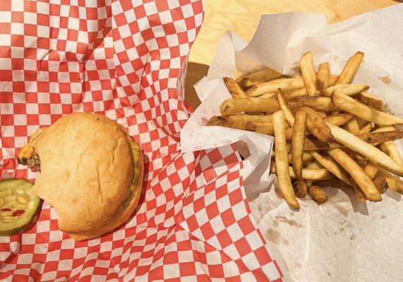 Cheeseburger, fries (single order)