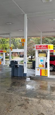 Grab gasoline at Shell located at400 North Queen Street, Littlestown, PA!