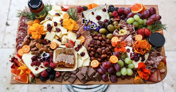 Large Gathering Board, serves up to 20 people.