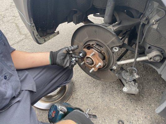 Damaged wheel stud replacement