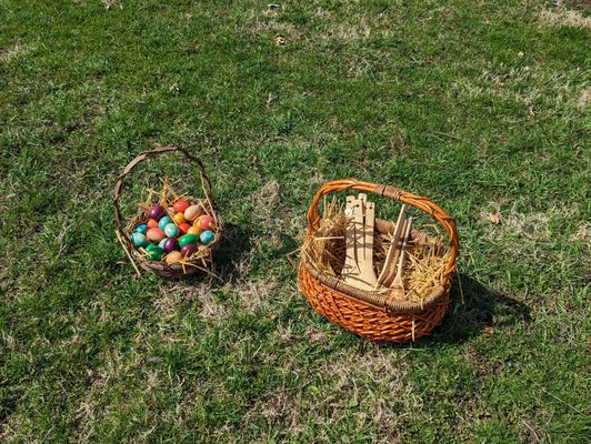 Naturally dyed Easter eggs demonstrated in the historic farmhouse