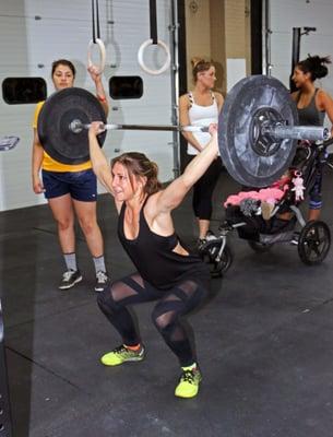 Crossfit HCC
 www.crossfithcc.com
 Overhead squat