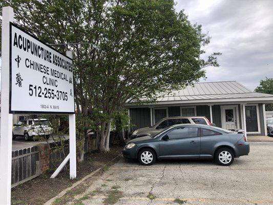 Front view of clinic.