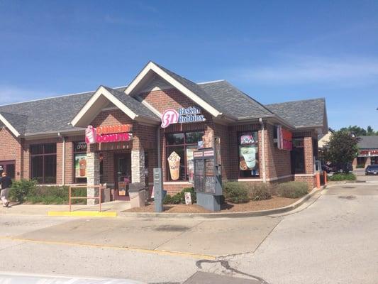 Dunkin Donuts & Baskin Robbins with a drive thru!!