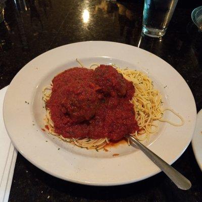 Spaghetti with 2 large meatballs.