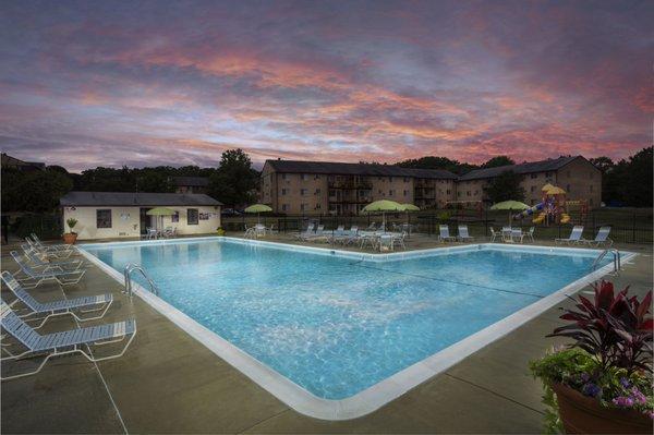 Refreshing swimming and wading pool