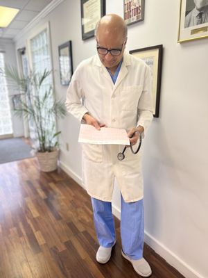 Dr. Manoj Khandelwal, MD