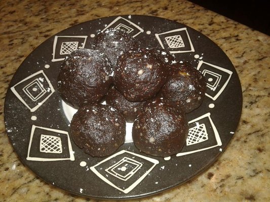 Sugar Free, Gluten Free Raw Coconut Chocolate Protein Balls