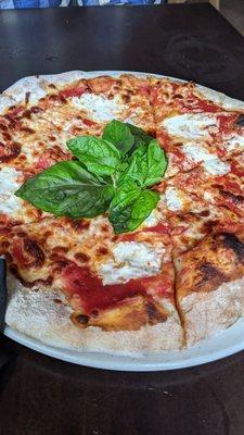 Mozzarella pizza w/ extra basil - yum