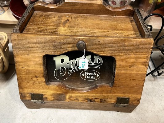 Adorable and affordable vintage bread box