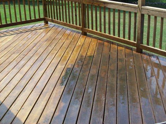 power washing a deck in southern maryland, more specifically pressure cleaning a house in st marys county