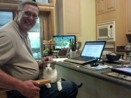 Squeek is trying to help fix a computer problem at the home of Jim and Bonnie Carter