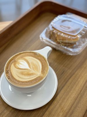 Qamaria latte and honey cake