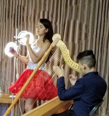 A concert of traditional harp music featuring musicians from Colombia #haveagoodone