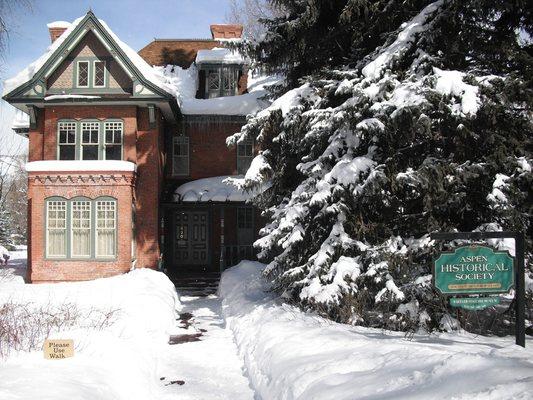 The Wheeler/Stallard Museum in winter.