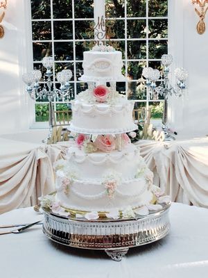 We can accent any wedding cake with fresh flowers for your reception!