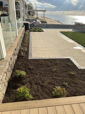 Tech Block Patio w Border and plantings