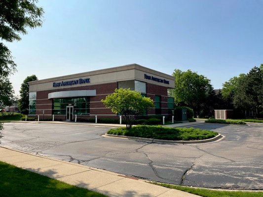 The exterior of the First American Bank Saint Charles branch