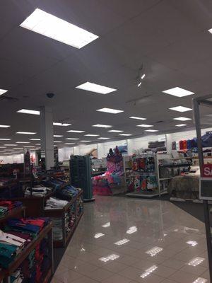 Kohl's -- Northborough Crossing : 7102 Shops Way, Northborough             Interior