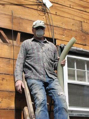 BLOWING CELLULOSE INSULATION INTO THE WALL CAVITY