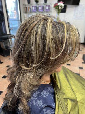 Nice color and highlights and beautiful hair cut ‍