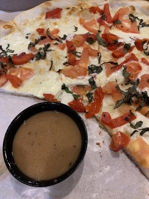 Caprese pizza with warm balsamic