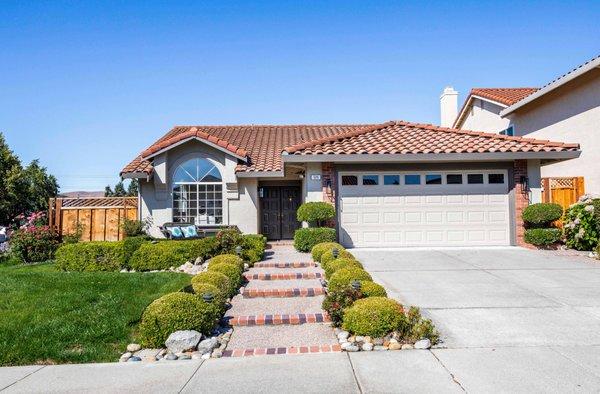 536  Fallen Leaf Circle, San Ramon Sold with 25 offers.