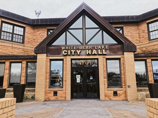 Front entrance to city hall. The license bureau is through the front doors to the left.